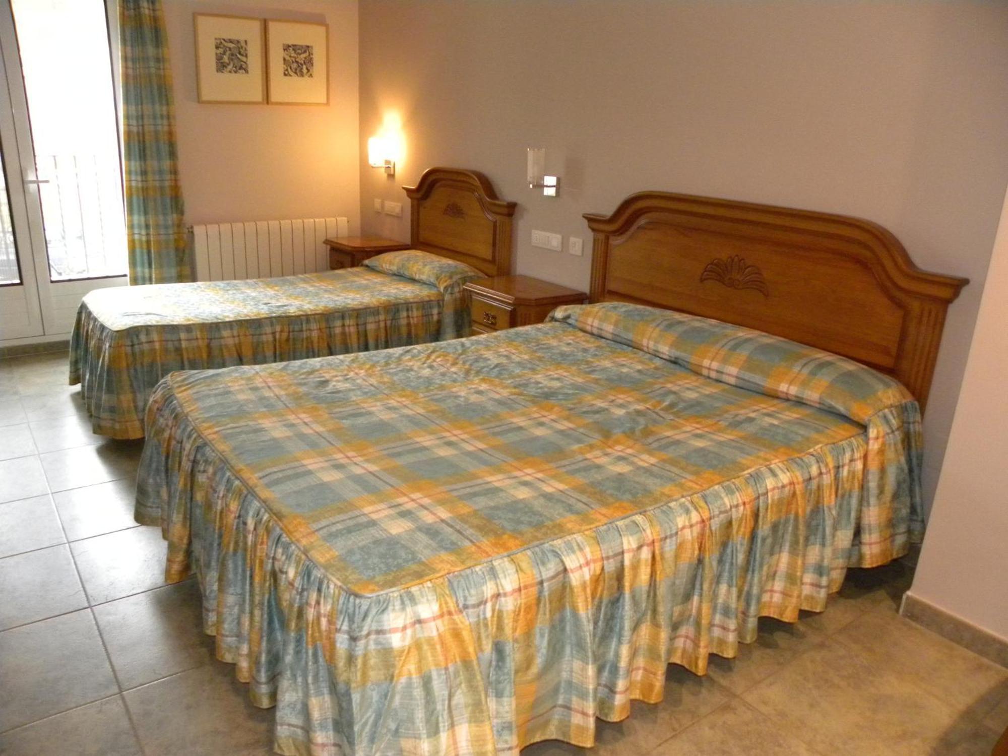 Hotel Duque De Calabria Manzanera Quarto foto